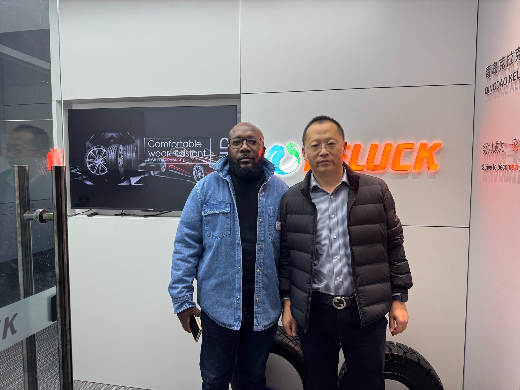 Визит клиента из Зимбабве в Qingdao Keluck Tyre Co., Ltd.